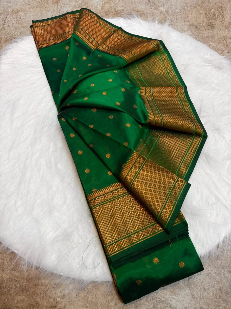 Astha kalanjali Paithani - Image 4