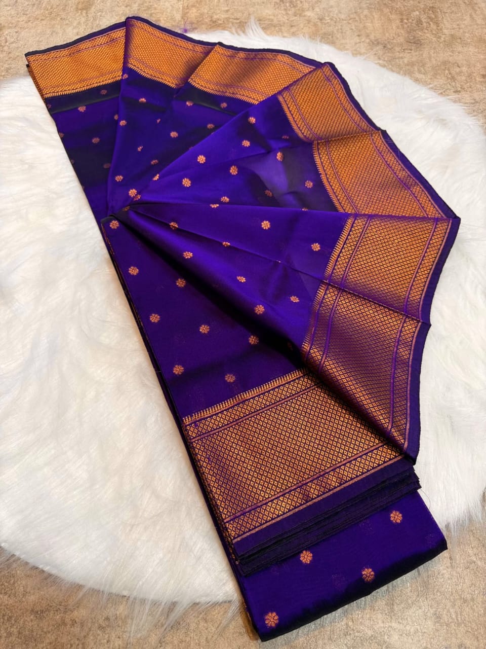 Astha kalanjali Paithani - Image 3