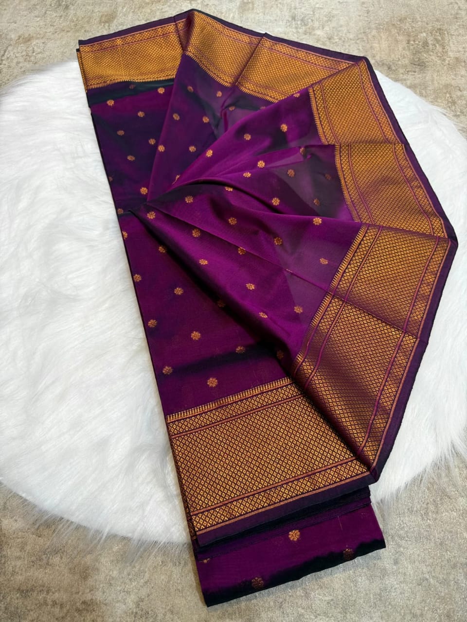 Astha kalanjali Paithani - Image 2